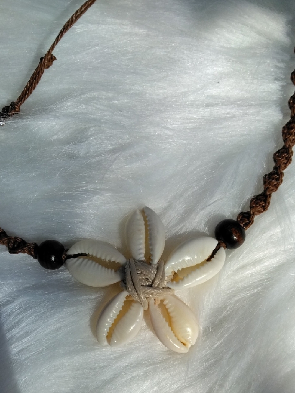 Boho Faux Cowrie Flower Pendant Necklace - Brown & White